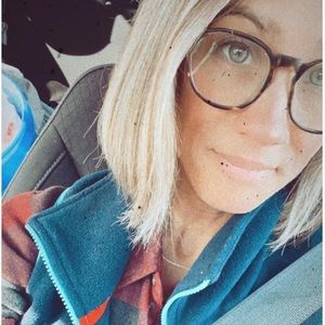 Quick re-introduction, my name is Rashelle I’m a Poshmark ambassador since 2012